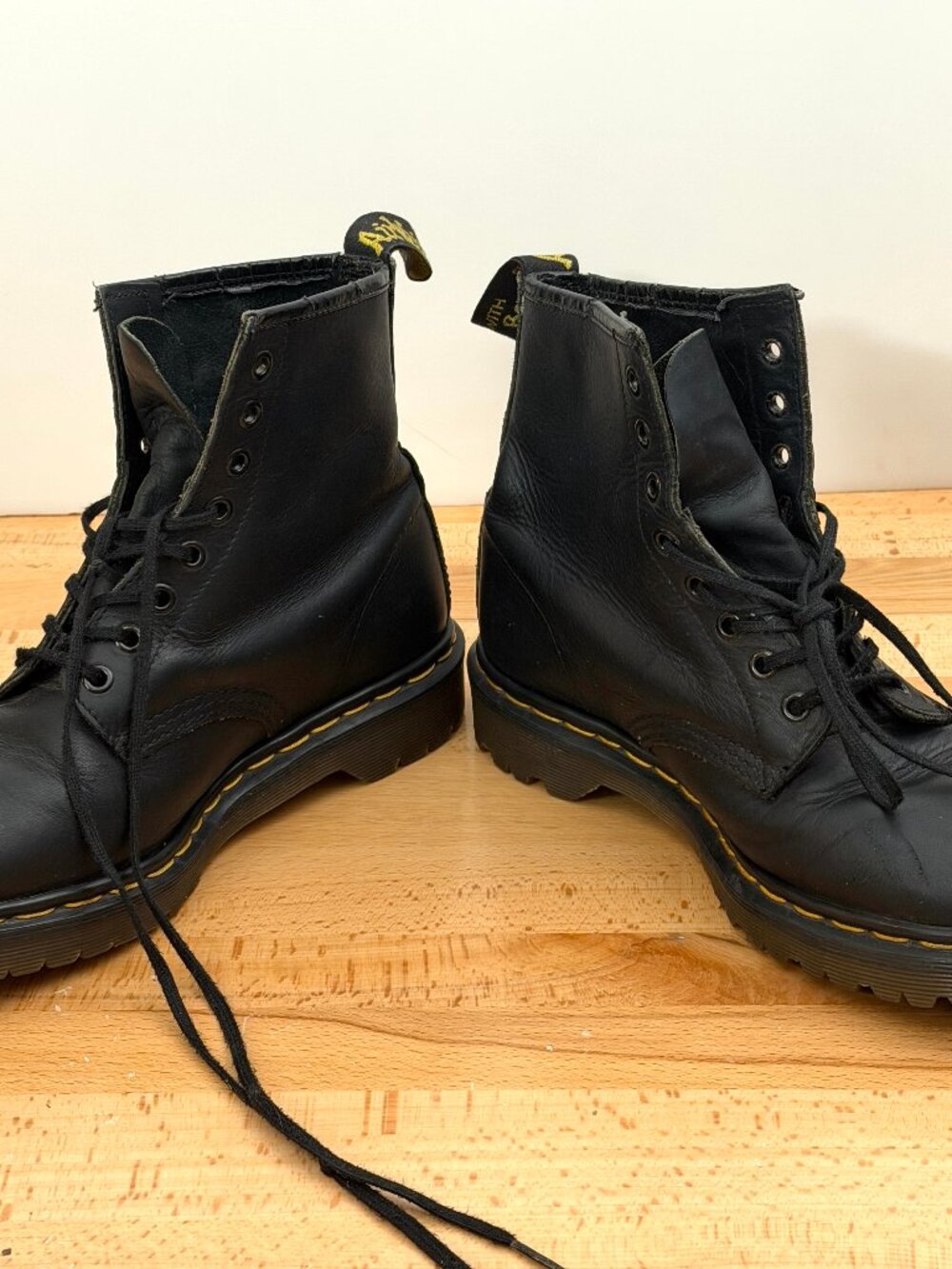 Vintage Dr. Martens Black Leather Lace Up Boots Made in England 8.5? - Picture 4 of 14